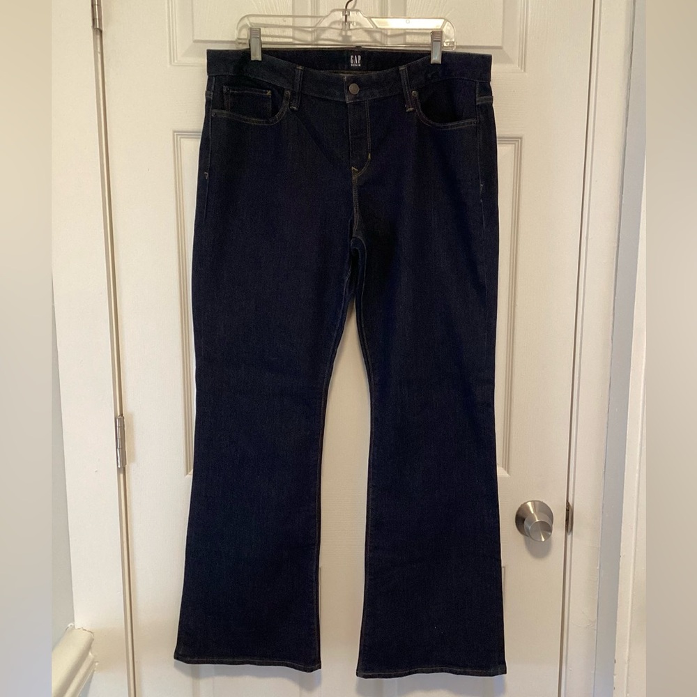Like New GAP Women’s Long and Lean 32R Dark Rinse Denim - Picture 2 of 7